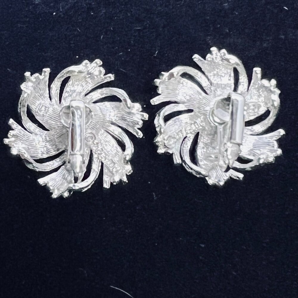 Vintage Sarah Coventry Silver Tone And Faux Pearl Spiral Clip On Earrings (5658) - Picture 4 of 5